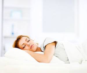 بهترین زمان خواب برای حفظ شادابی پوست